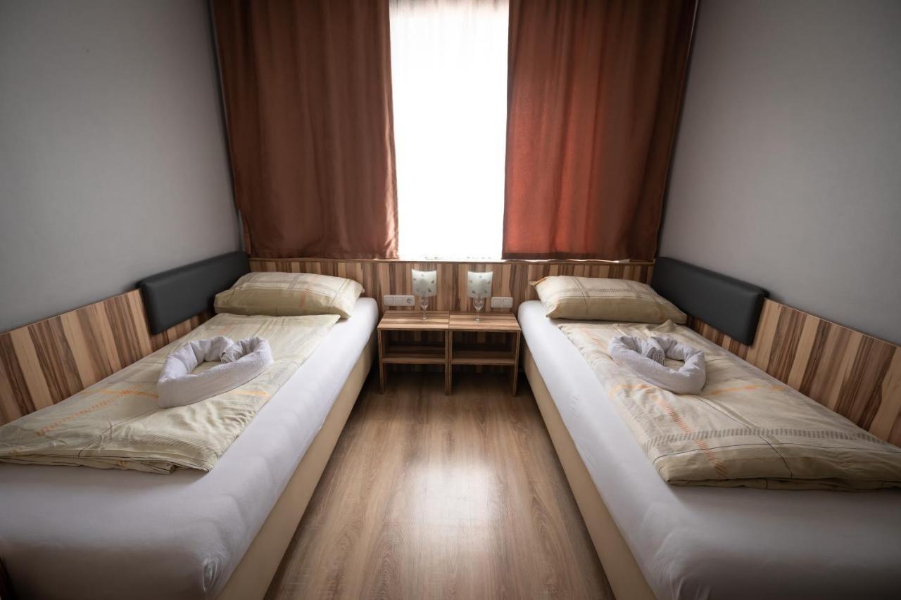 Hotel Am Limes Enns Kültér fotó