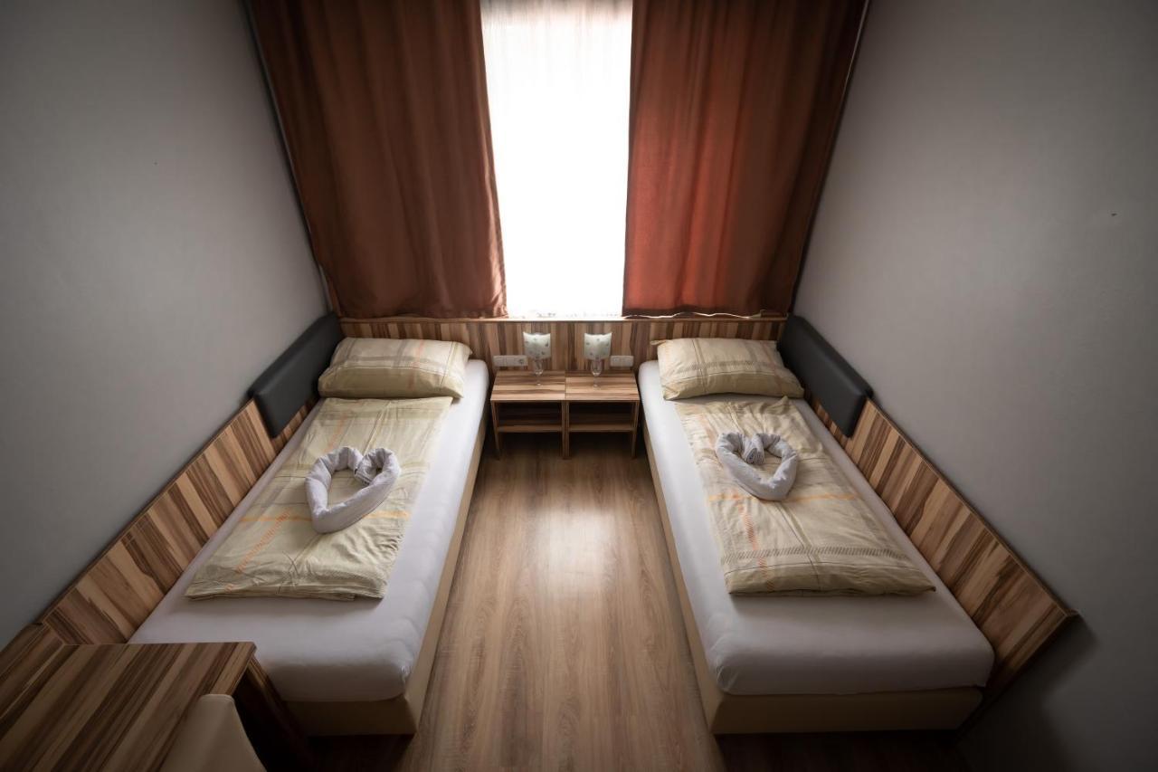 Hotel Am Limes Enns Kültér fotó