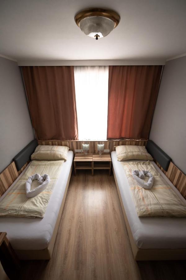 Hotel Am Limes Enns Kültér fotó