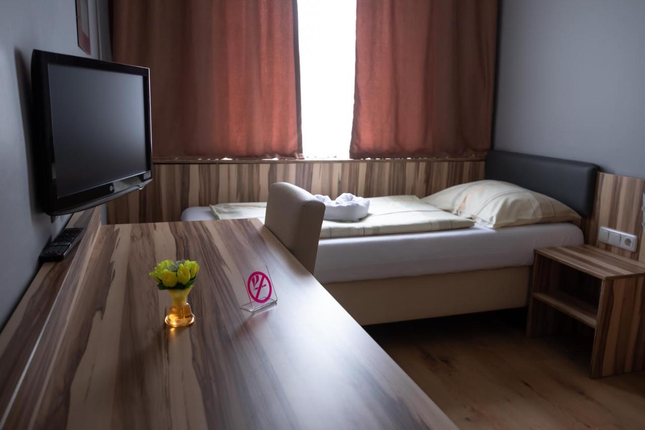 Hotel Am Limes Enns Kültér fotó