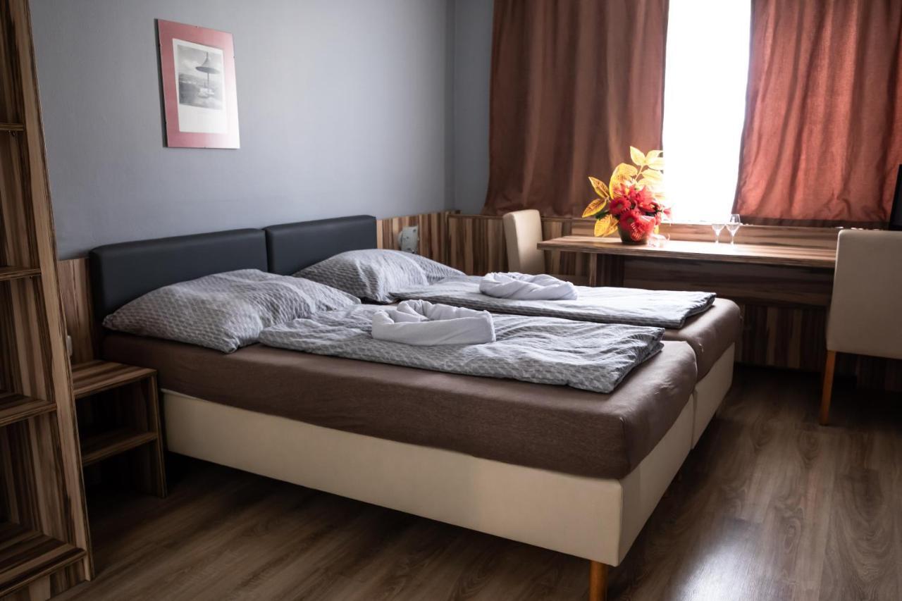 Hotel Am Limes Enns Kültér fotó